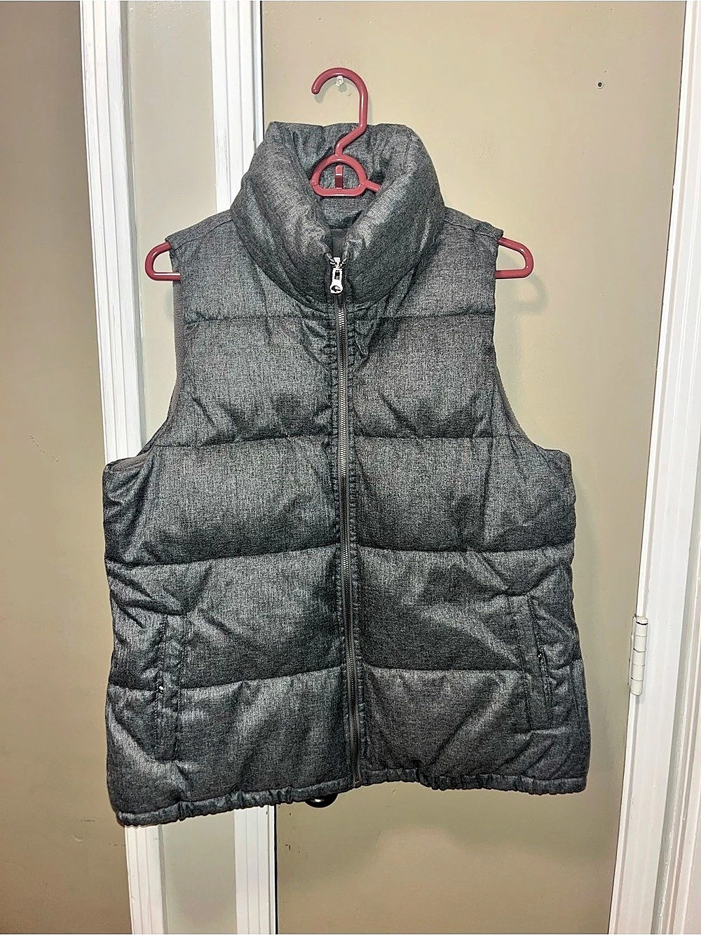 Old Navy in Gray Size Large Like New